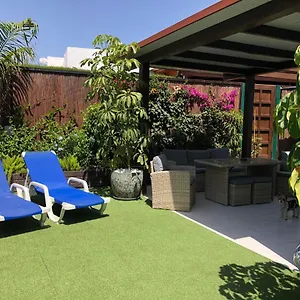 Villa Portos With Amazing Privet Garden, Playa del Inglés